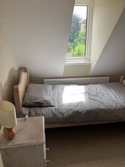 Monday to Friday room available in spacious house  Main Photo