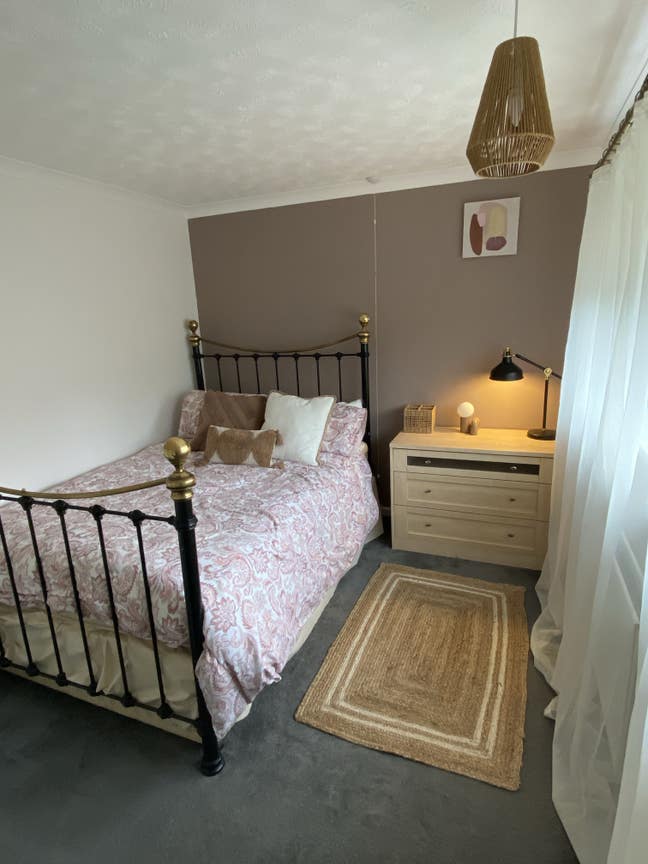 Double bedroom available  Main Photo