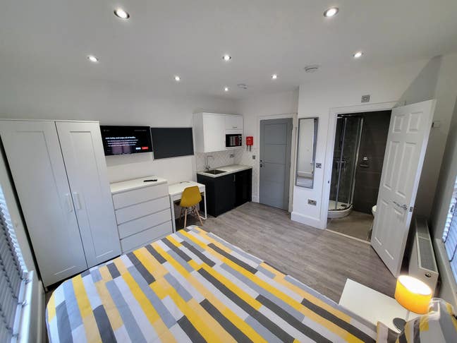 Avail Nov-Best Studios in Soton. All Bills Inclu Main Photo