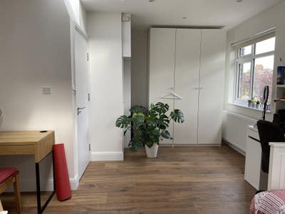 ✨Spacious Ensuite Double Bedroom at great price✨ Main Photo
