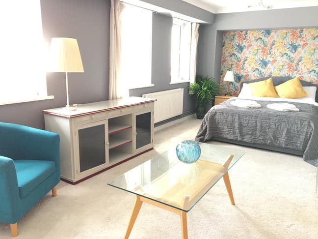 Very comfortable and specious room Main Photo