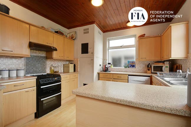 Double Room/Large living area/Garden/Parking Main Photo