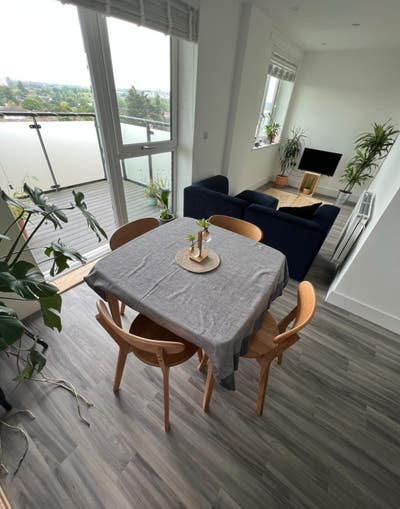  Lovely 1 bed entire apartment Main Photo