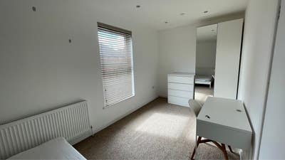 Newly renovated flat - all en-suite Main Photo
