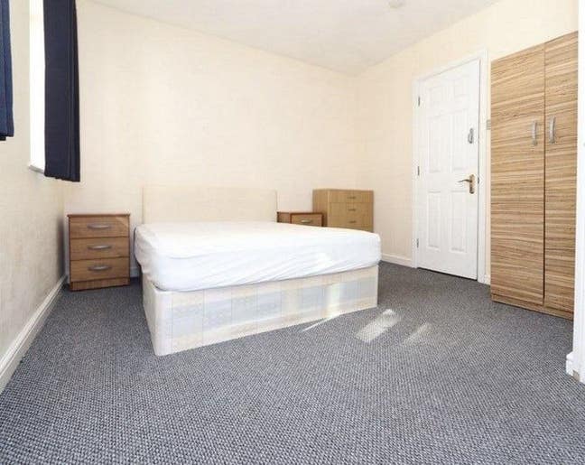 Furnished Rooms to let from £350 per month! Main Photo