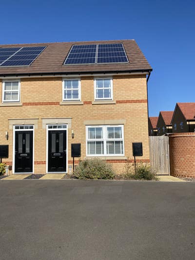 Large Double Room, Peaceful Home, Parking Included Main Photo