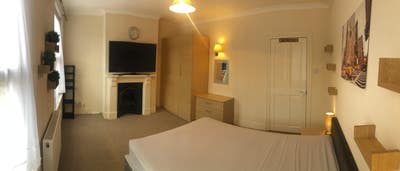 Double room to let in Leytonstone E11 Main Photo