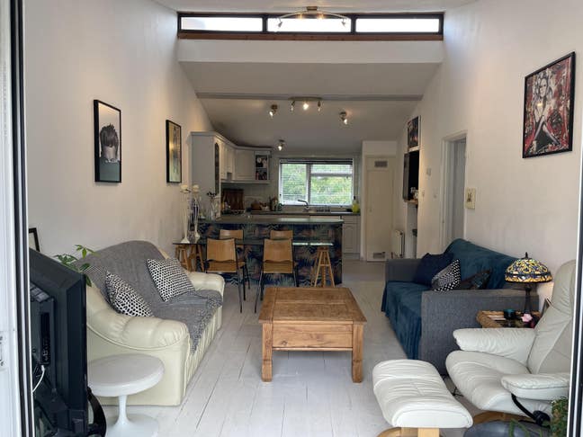 Double Room, All Bills Inc'!! Parking, Balcony!  Main Photo