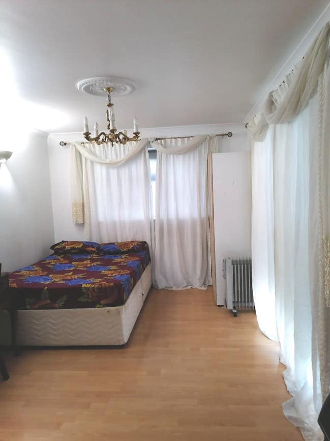 Ensuite Double bedroom Main Photo