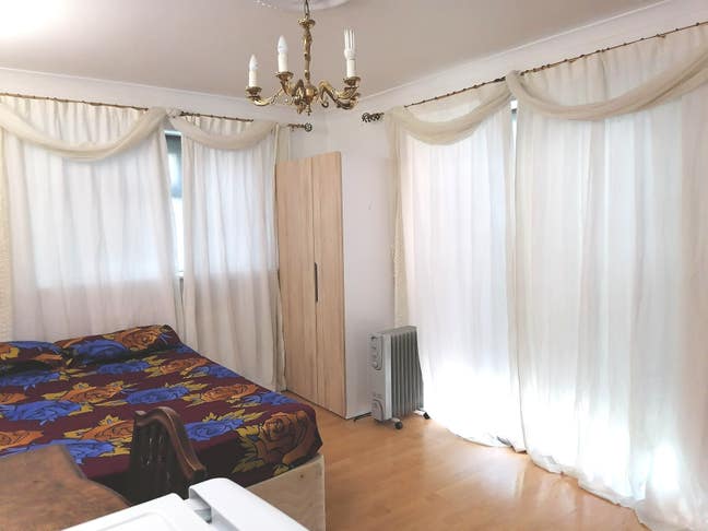 Ensuite Double bedroom Main Photo