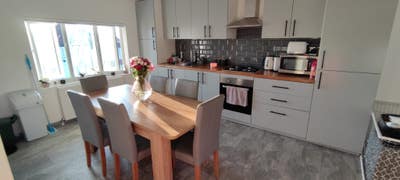 2 large Double Bedrooms Main Photo