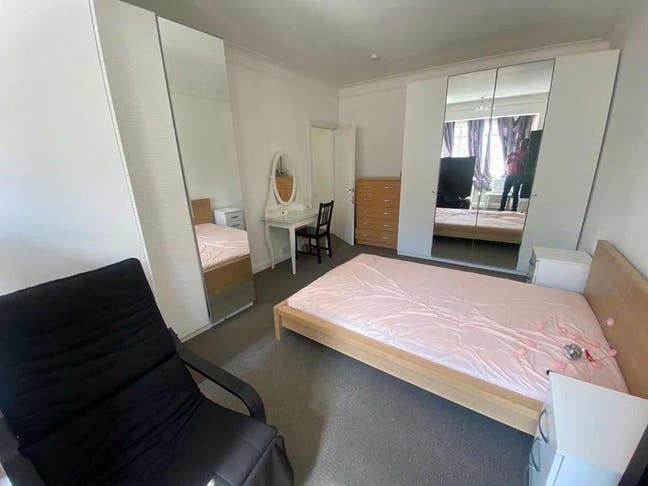 Bright Big  Double Room in Baker Street Main Photo