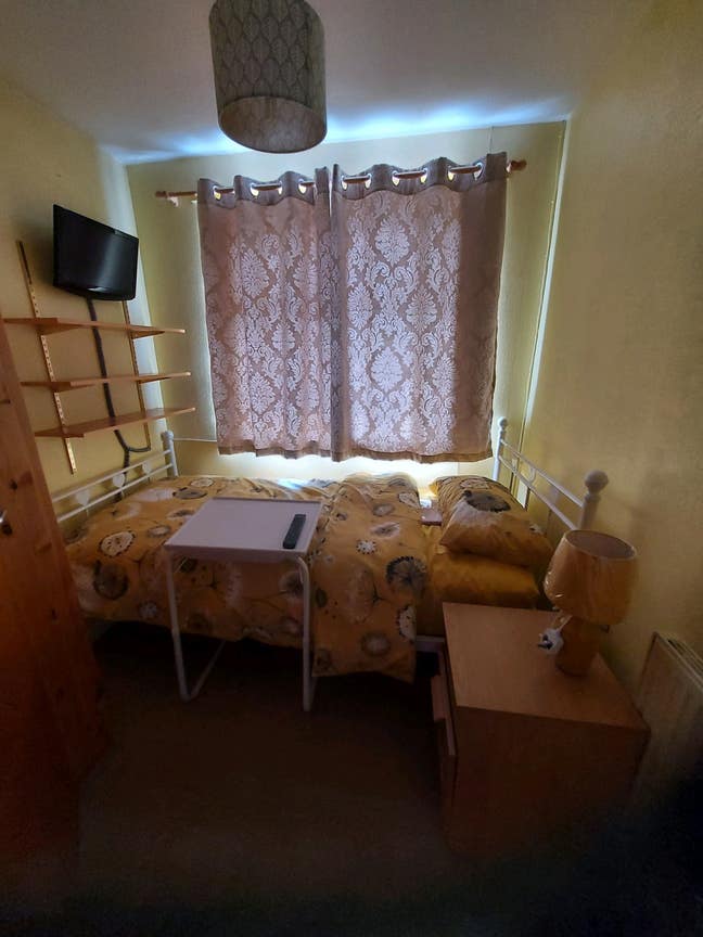 Furnished Single Room  Main Photo