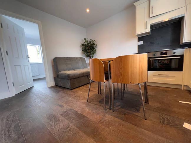  One Bed Flat Twickenham/Whitton “bills incl” Main Photo