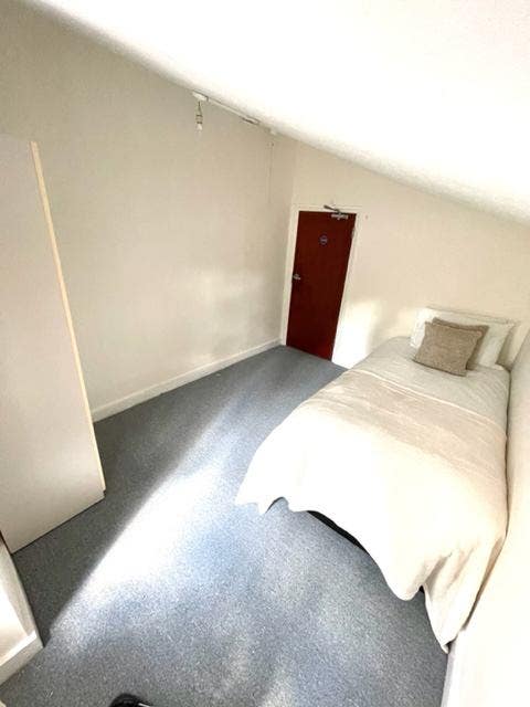 Single Room Available | Bills Included  Main Photo