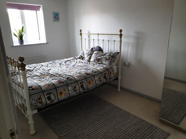 Bright double room to rent Main Photo