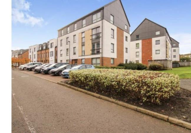 Second floor double bedroom in 3-bedroom flat Main Photo