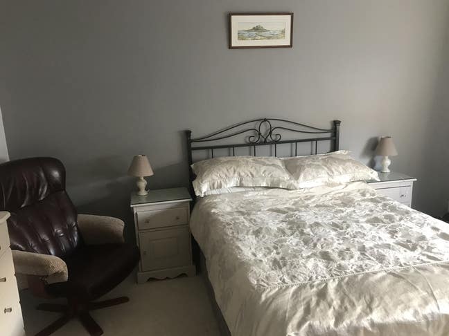 One Large Double Room with Own Bathroom Main Photo