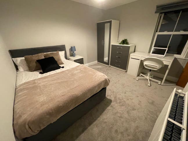 Stunning Newly Refurbished Room*Central Location* Main Photo