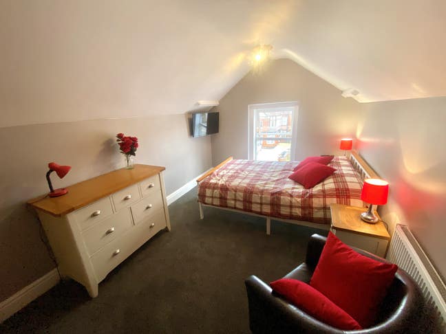 Charming Double Room in City Centre Main Photo