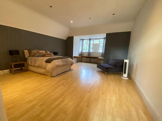 Huge Spacious loft Double bedroom Main Photo