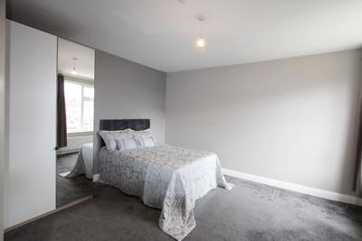 Luxury Double, Ensuite, Bills Inc, Great Location Main Photo