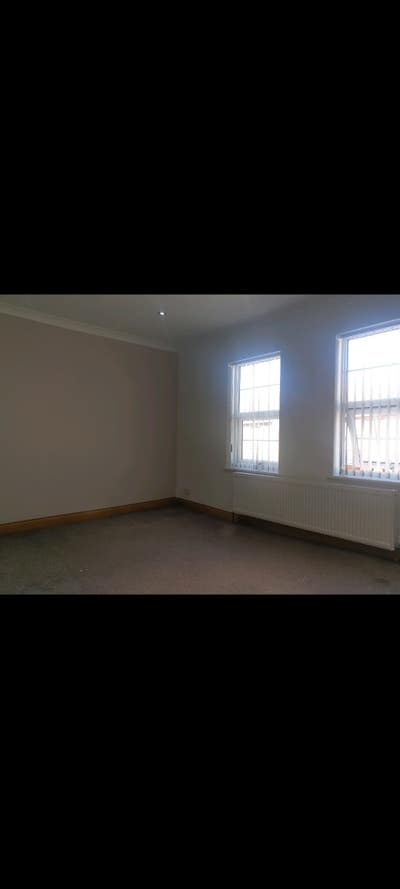 Shared double room in Central slough  Main Photo