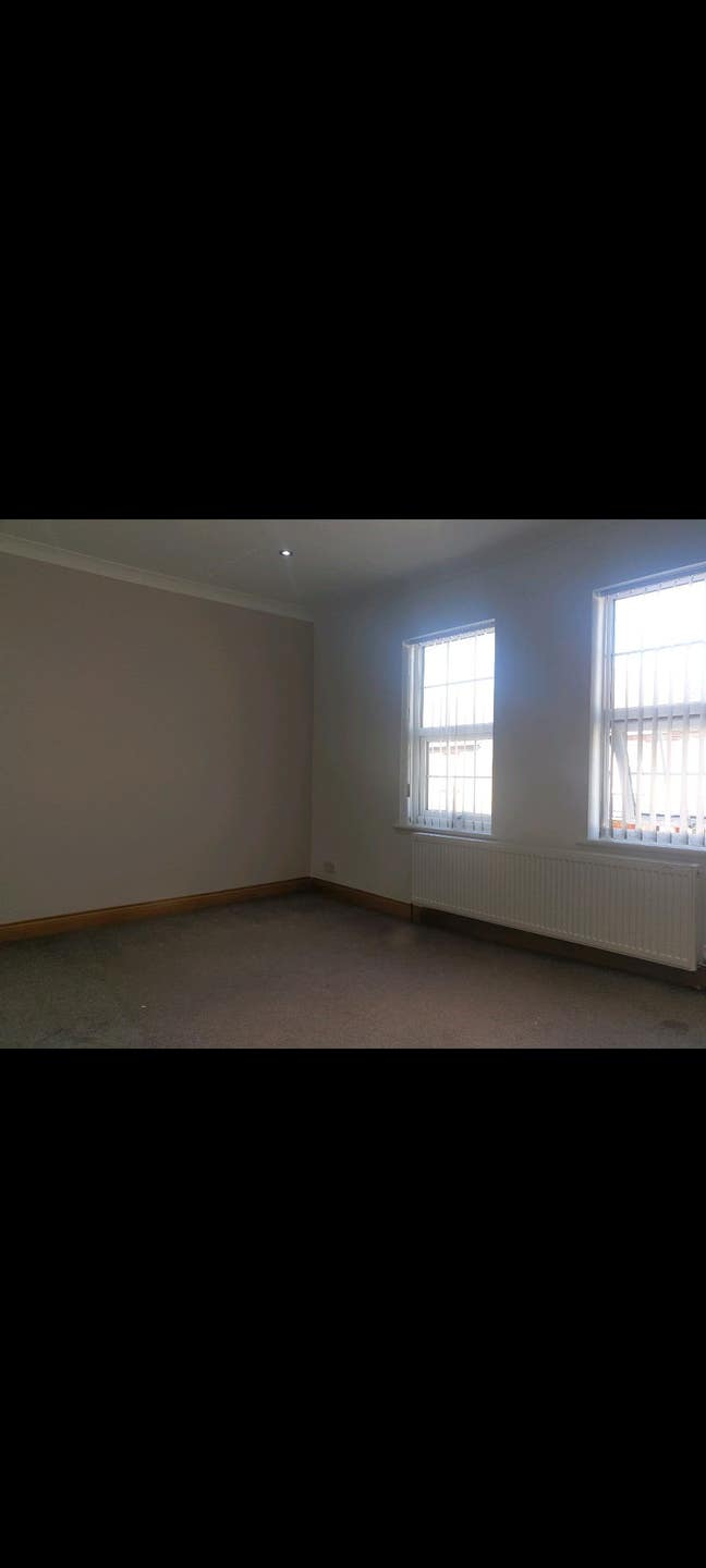 Shared double room in Central slough  Main Photo