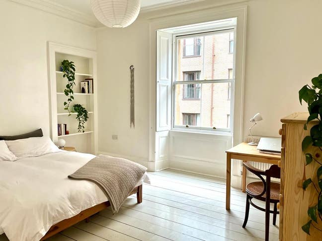 Large double city centre room for professional  Main Photo