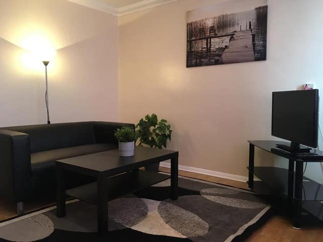 OCTOBER bright warm single room avail free parking Main Photo