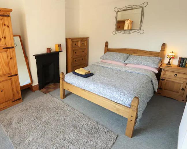 Warm Double Bedroom, TV, 12min Train B'ham Center Main Photo