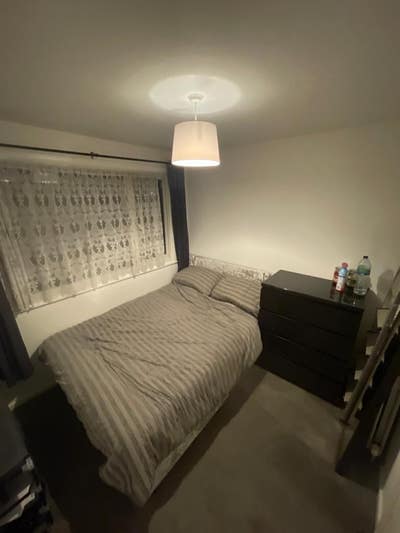 Double bedroom with shower and toilet near town Main Photo