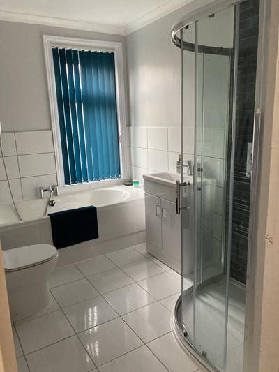 Large room in lovely house Main Photo