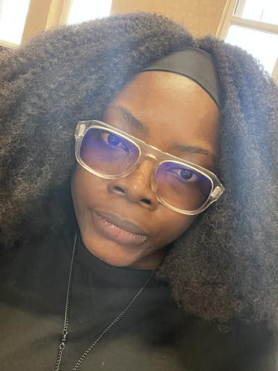 Female seeks a double room Main Photo