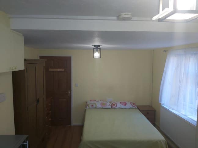 Double bedroom studio with en-suite Main Photo