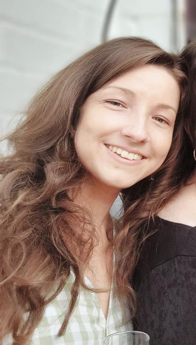 Professional Female seeks a double room Main Photo