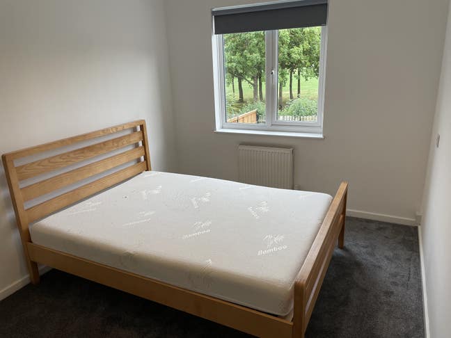 * Sharing with ONLY 3 people! Newly refurbished * Main Photo