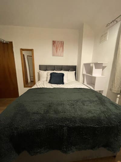 **Professionals Only** - New Double Room CB5 Main Photo