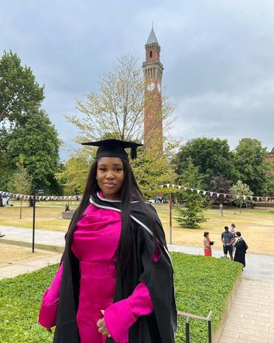 Professional Female seeks  a double room Main Photo