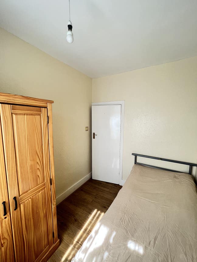 Single Room 5 minute walk from Station and Queen's Main Photo