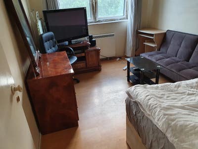 Medium size room in Barking 15 min walk from Upney Main Photo