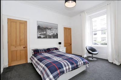 Spacious 2-bed flat in city center w/ garden   Main Photo