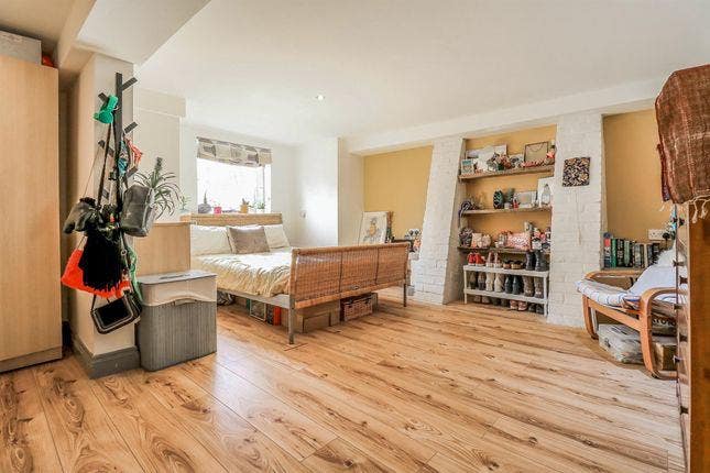 Double En-Suite Bedroom Available. Main Photo