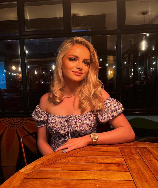 28 y/o female working professional needing room Main Photo