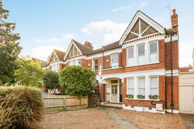 Cosy Room in Large Clapham Garden Flat  Main Photo