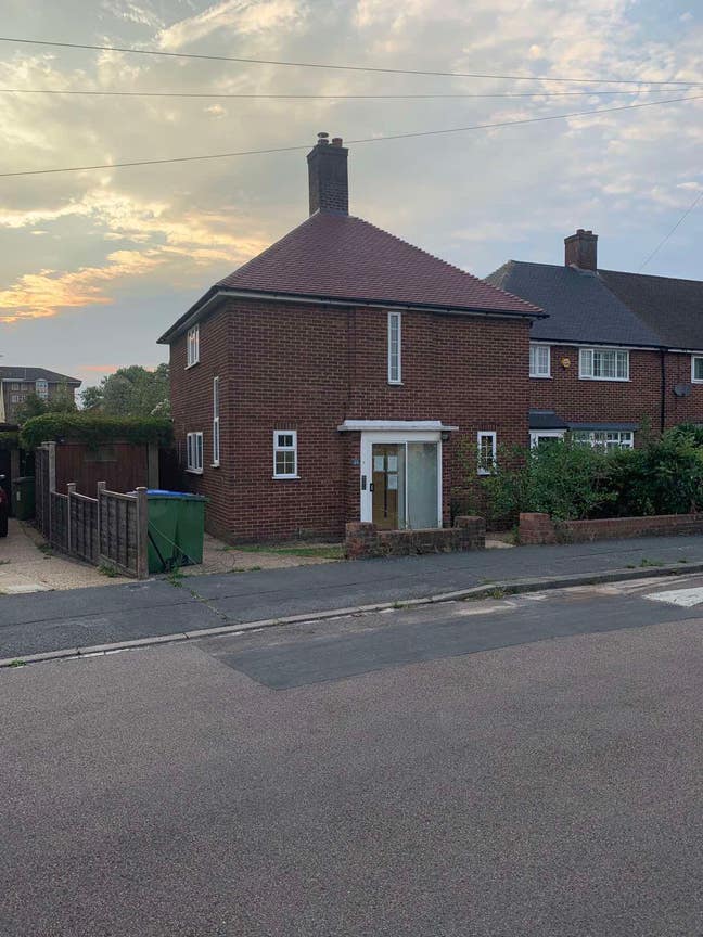 Single room available in 3 bed house with garden Main Photo