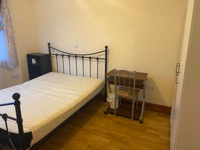 Large double room to rent Main Photo
