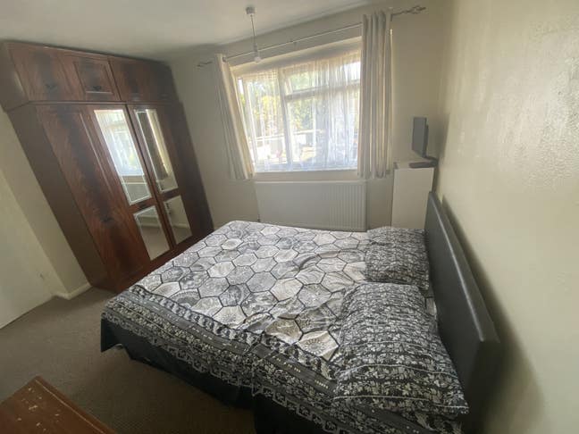 Double Room in Newly Renovated house for female  Main Photo