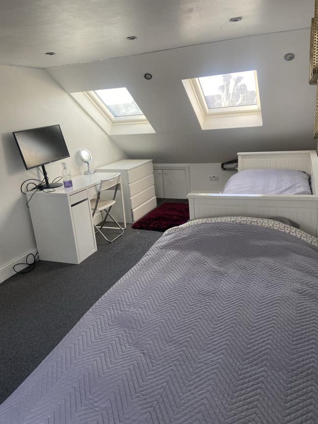 Lovely double bedroom newly refurbished.  Main Photo