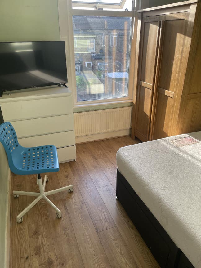 Single bedroom close to station Main Photo